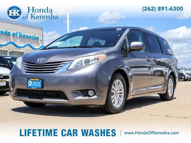 2015 Toyota Sienna XLE FWD photo