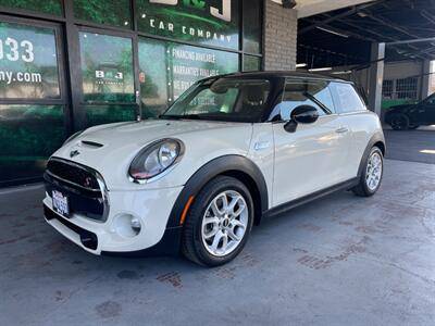 2015 MINI Hardtop 2 Door S FWD photo