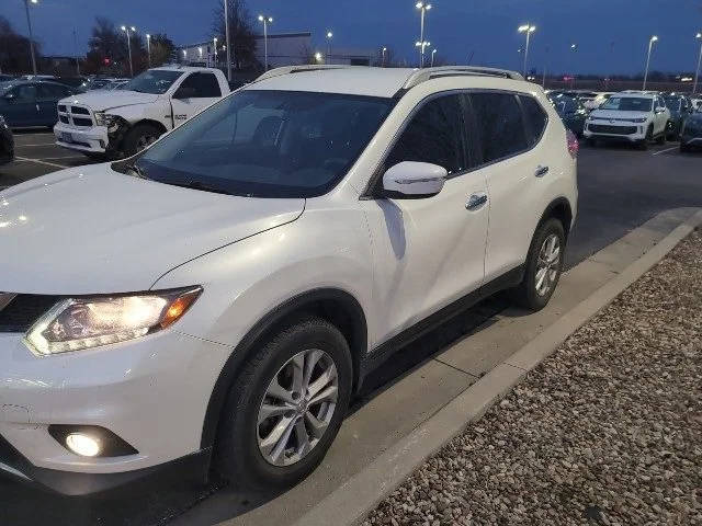 2015 Nissan Rogue SV AWD photo