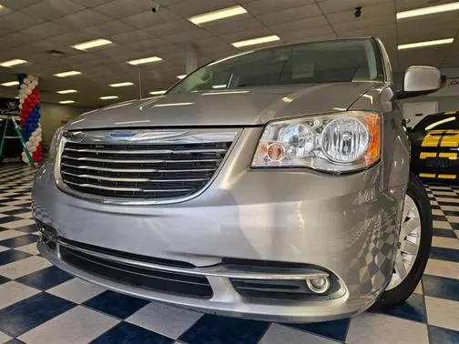2016 Chrysler Town and Country Touring FWD photo