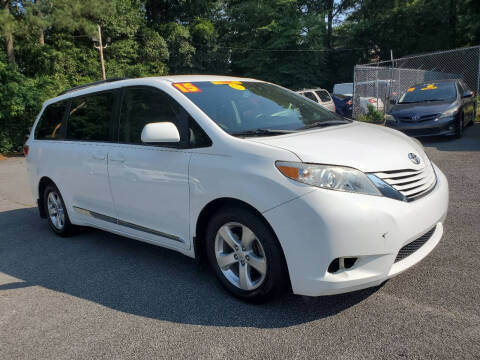 2015 Toyota Sienna LE FWD photo