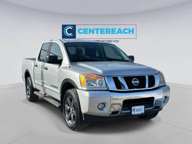 2015 Nissan Titan SV 4WD photo