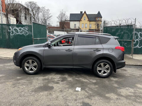 2015 Toyota RAV4 XLE AWD photo