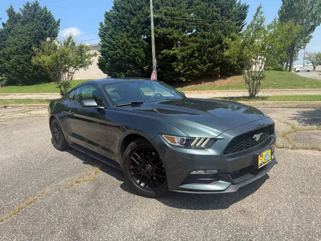 2016 Ford Mustang V6 RWD photo