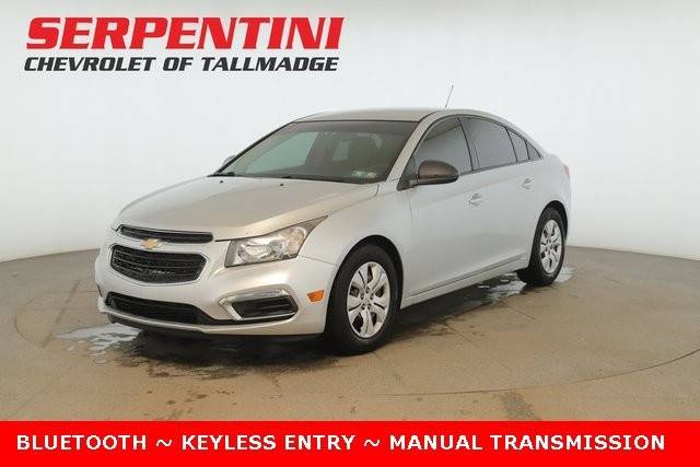 2016 Chevrolet Cruze LS FWD photo