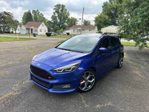 2015 Ford Focus ST FWD photo