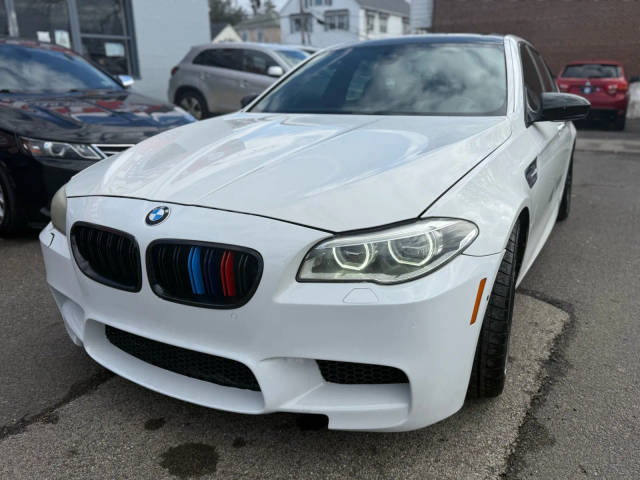 2016 BMW M5  RWD photo