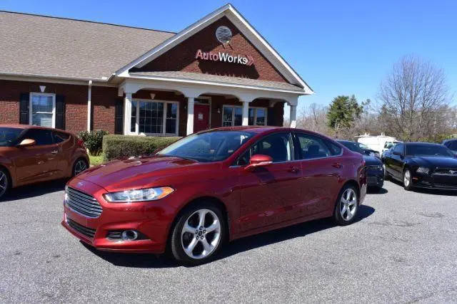 2016 Ford Fusion SE FWD photo