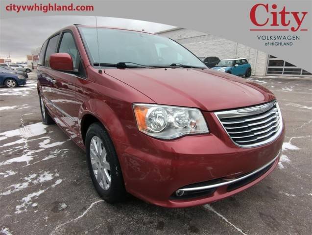 2016 Chrysler Town and Country Touring FWD photo