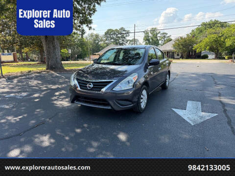 2015 Nissan Versa SV FWD photo
