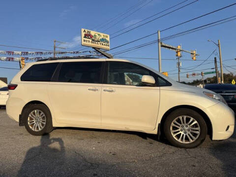 2015 Toyota Sienna XLE FWD photo