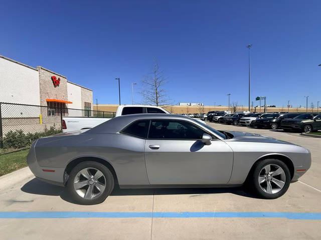 2015 Dodge Challenger SXT RWD photo