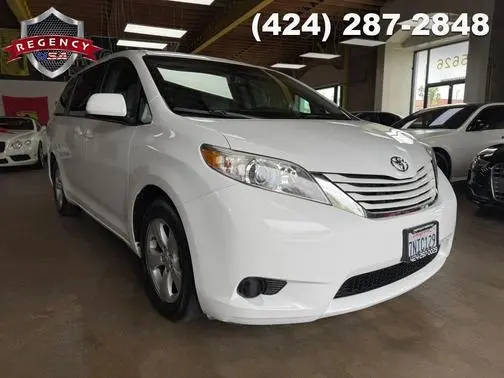 2015 Toyota Sienna LE FWD photo