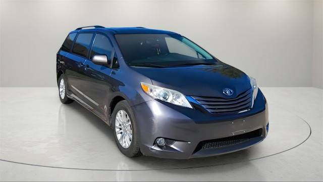 2015 Toyota Sienna XLE FWD photo