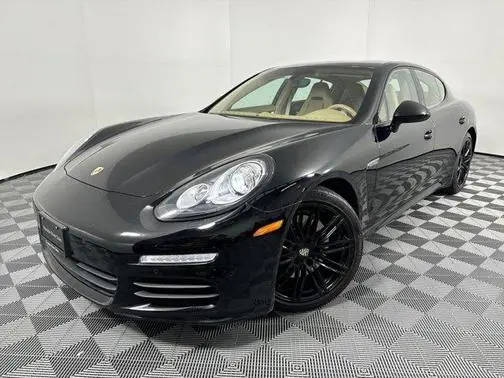 2016 Porsche Panamera 4 AWD photo