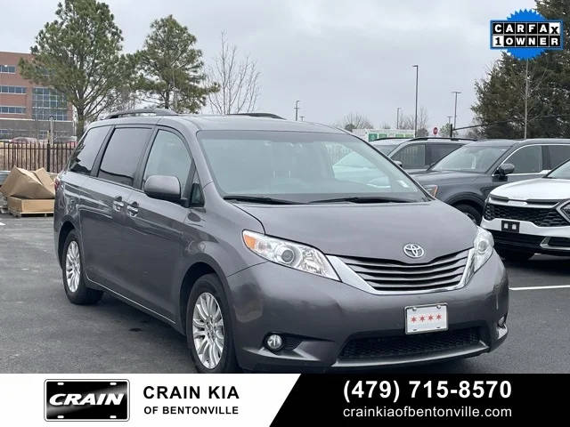 2015 Toyota Sienna XLE FWD photo