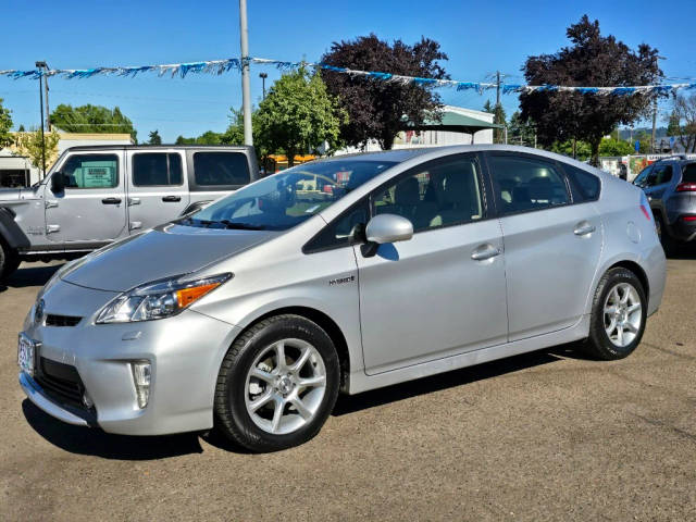 2015 Toyota Prius Five FWD photo