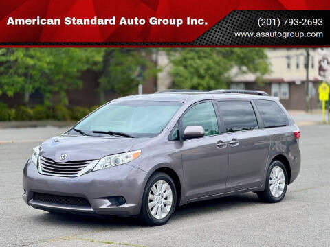 2015 Toyota Sienna LE AWD photo