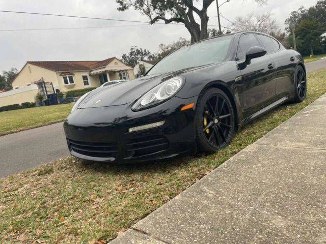2016 Porsche Panamera Edition RWD photo