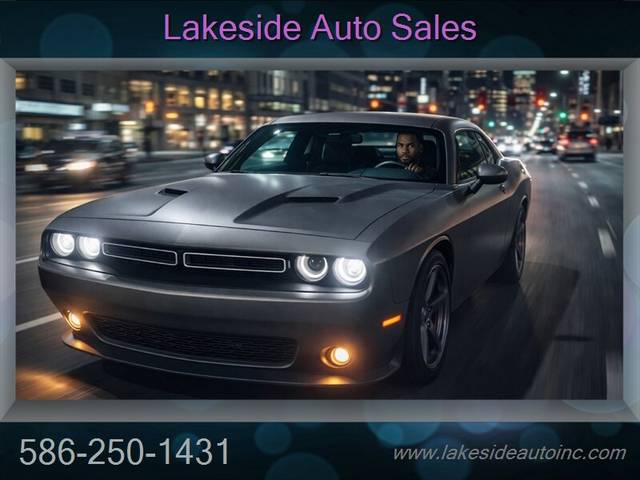 2015 Dodge Challenger SXT RWD photo