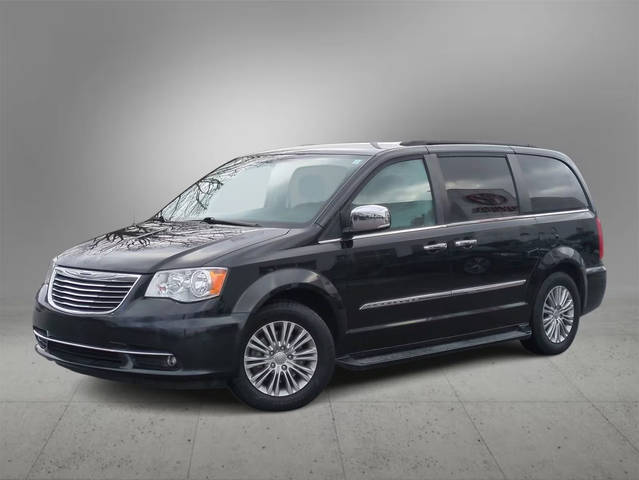 2015 Chrysler Town and Country Touring-L FWD photo