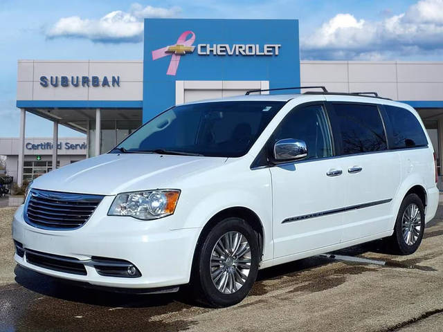 2016 Chrysler Town and Country Touring-L Anniversary Edition FWD photo