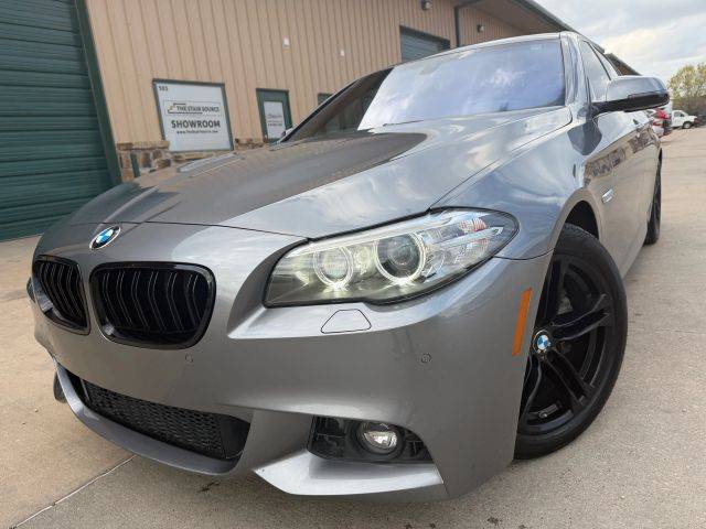 2016 BMW 5 Series 528i RWD photo