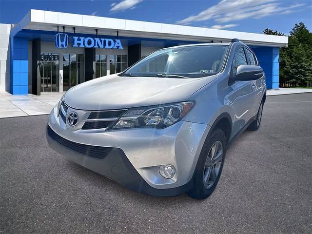 2015 Toyota RAV4 XLE FWD photo