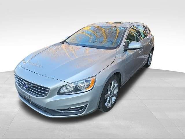 2016 Volvo V60 T5 Drive-E Premier FWD photo