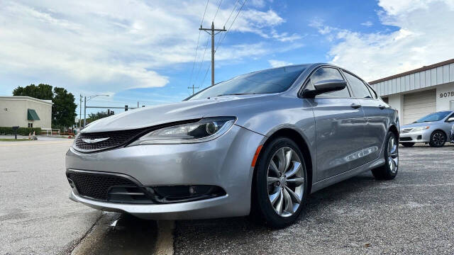 2016 Chrysler 200 S FWD photo