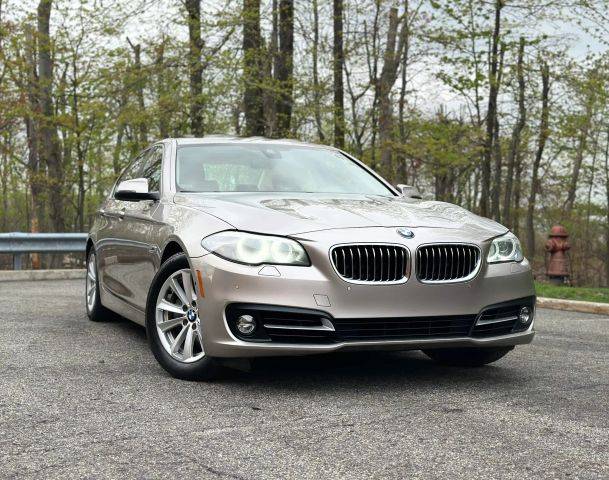 2015 BMW 5 Series 528i RWD photo
