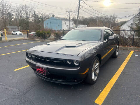 2015 Dodge Challenger SXT RWD photo