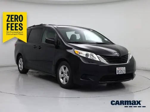2015 Toyota Sienna LE FWD photo