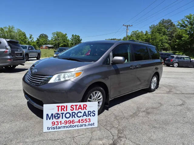 2015 Toyota Sienna XLE FWD photo
