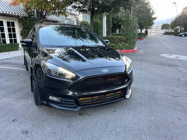 2015 Ford Focus ST FWD photo