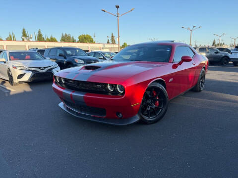 2015 Dodge Challenger SRT 392 RWD photo
