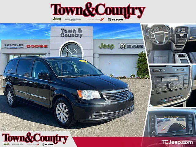 2016 Chrysler Town and Country Touring FWD photo