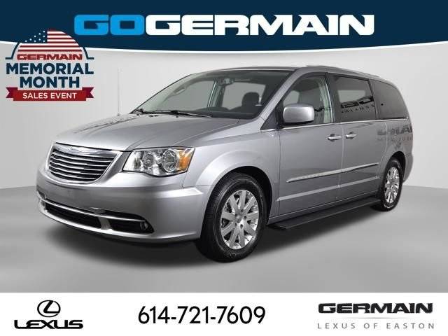 2016 Chrysler Town and Country Touring FWD photo