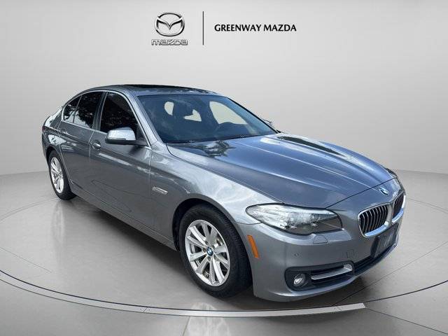 2016 BMW 5 Series 528i RWD photo