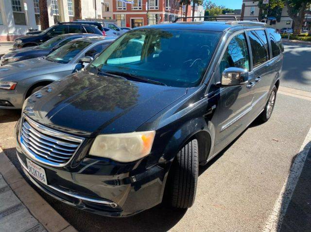 2016 Chrysler Town and Country Touring FWD photo