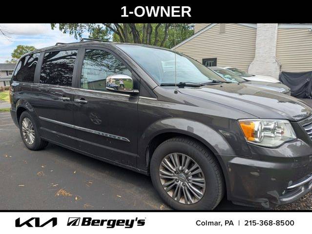 2016 Chrysler Town and Country Touring-L Anniversary Edition FWD photo