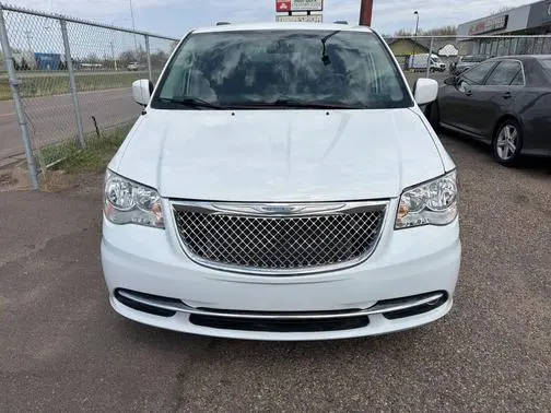2016 Chrysler Town and Country Touring FWD photo