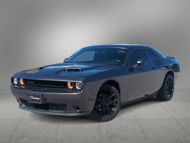 2015 Dodge Challenger SXT RWD photo
