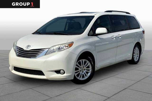 2015 Toyota Sienna XLE FWD photo