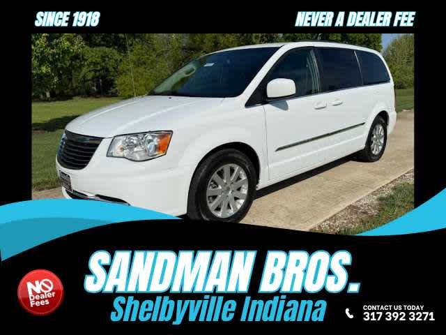 2016 Chrysler Town and Country Touring FWD photo