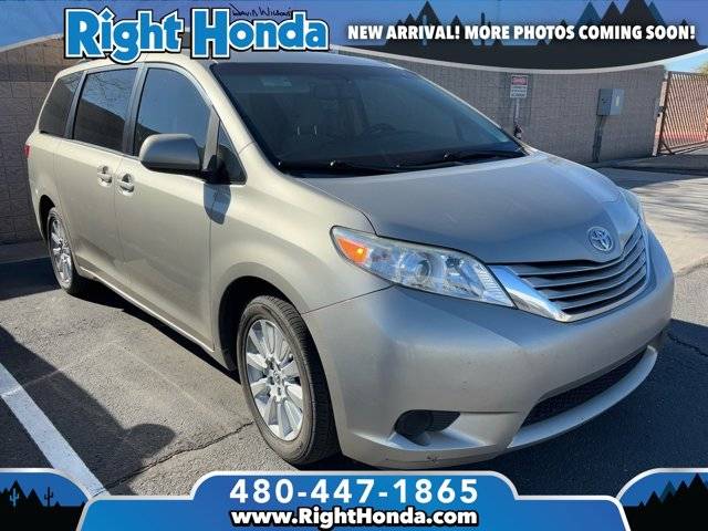 2015 Toyota Sienna LE AWD photo