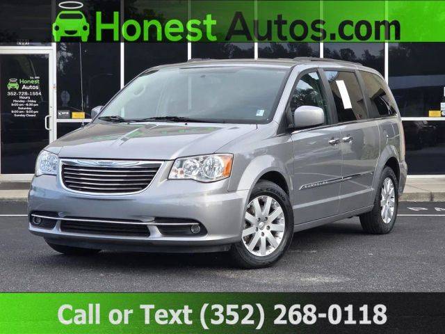 2016 Chrysler Town and Country Touring FWD photo