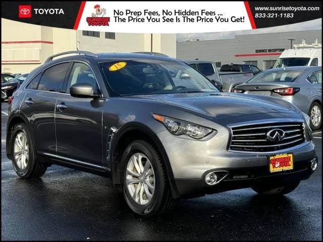 2015 Infiniti QX70  AWD photo