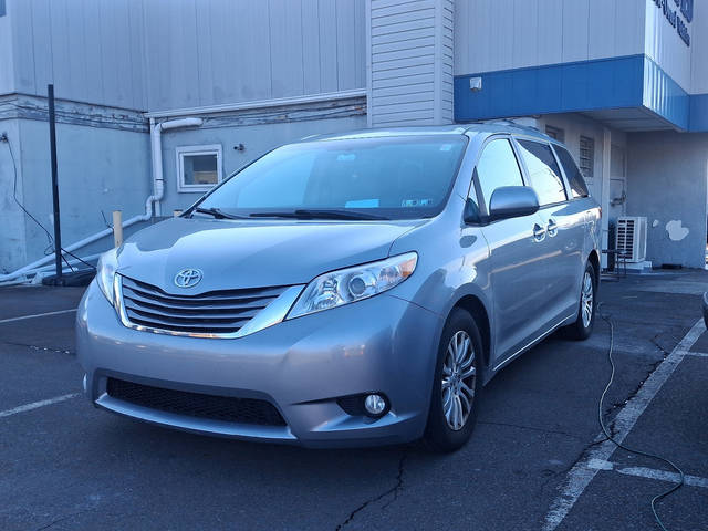 2015 Toyota Sienna XLE Premium FWD photo