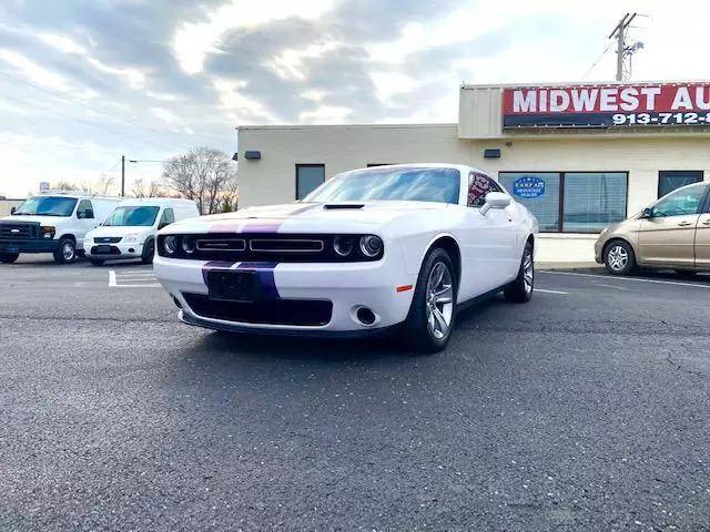 2016 Dodge Challenger SXT RWD photo